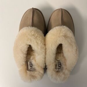 UGG Women's Tan Slippers with Cream Fur Lining Size 8